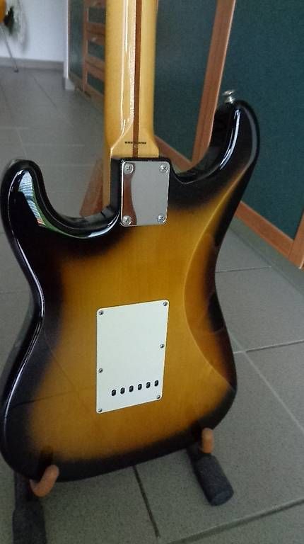 Fender Strumenti musicali: Fender Stratocaster ST57 two tone sunburst - 2014 – Usato da Pianezzo venduto da JapanGuitars 3