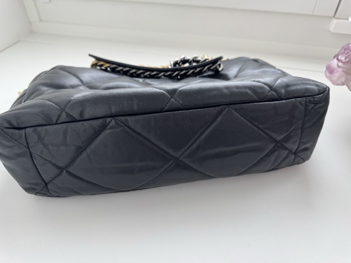Chanel Taschen für Damen: Chanel 19 – Gebraucht aus Herrliberg von Pipper30 4