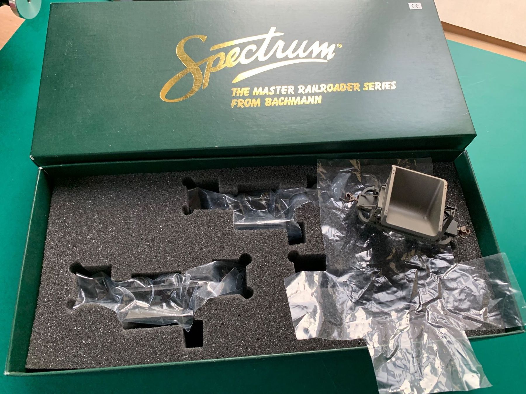 Spectrum Modellini di ferrovie: BACHMANN Spectrum 29802 Set de 3 wagonnets de mine écart. 0e – Nuovo e nell'imballaggio originale da La Chaux-de-Fonds venduto da Aminos