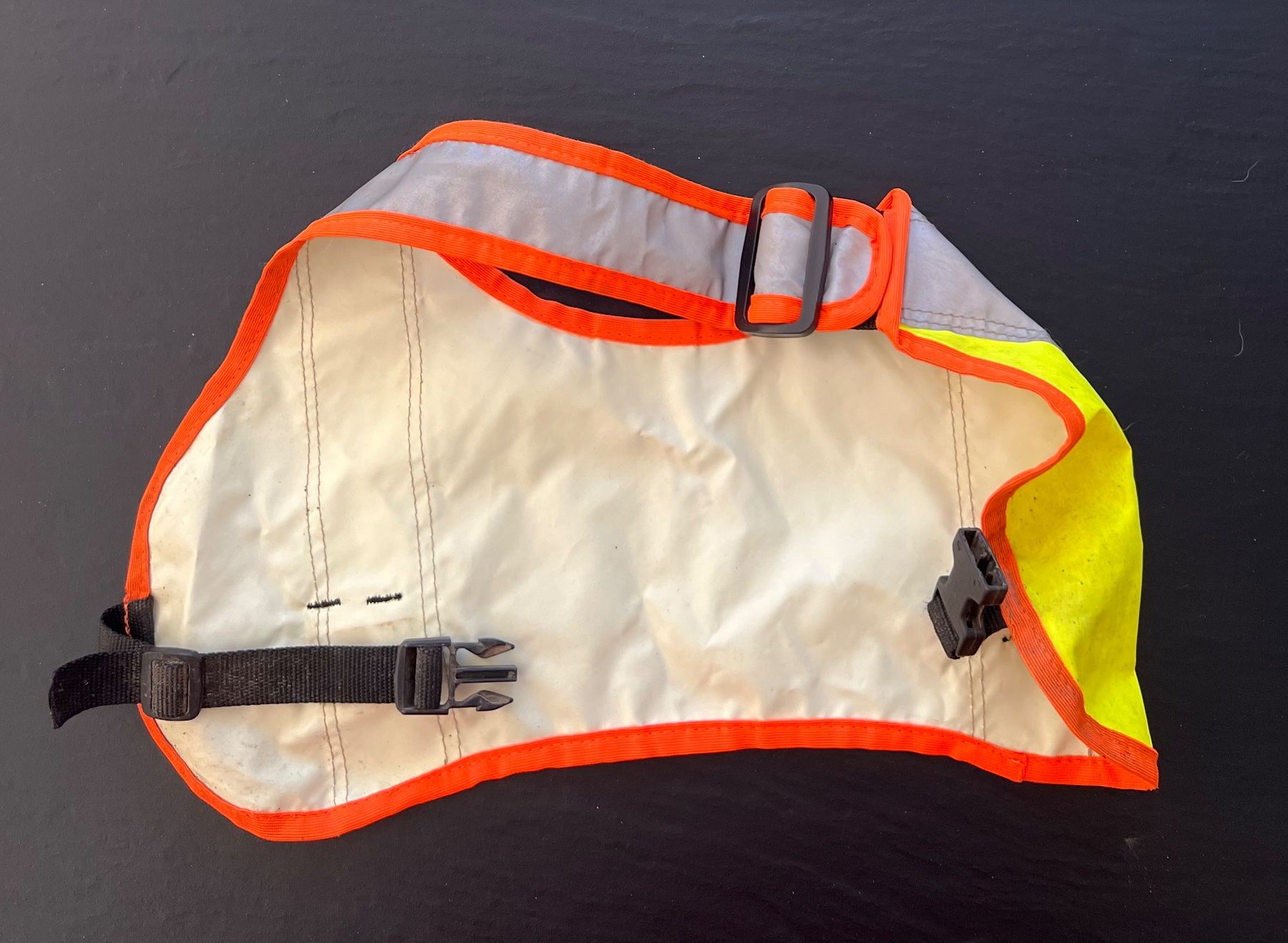 Abbigliamento: Leuchtweste für Hunde – Usato da Sumiswald venduto da Schneebu 1