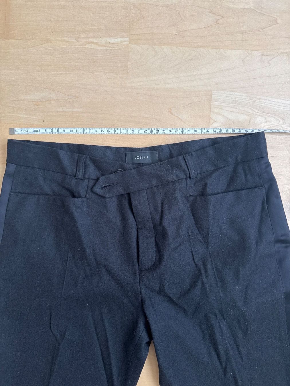 Pantaloni: JOSEPH Wool trousers with satin stripe on the side – Usato da Winterthur venduto da Emma0312 1