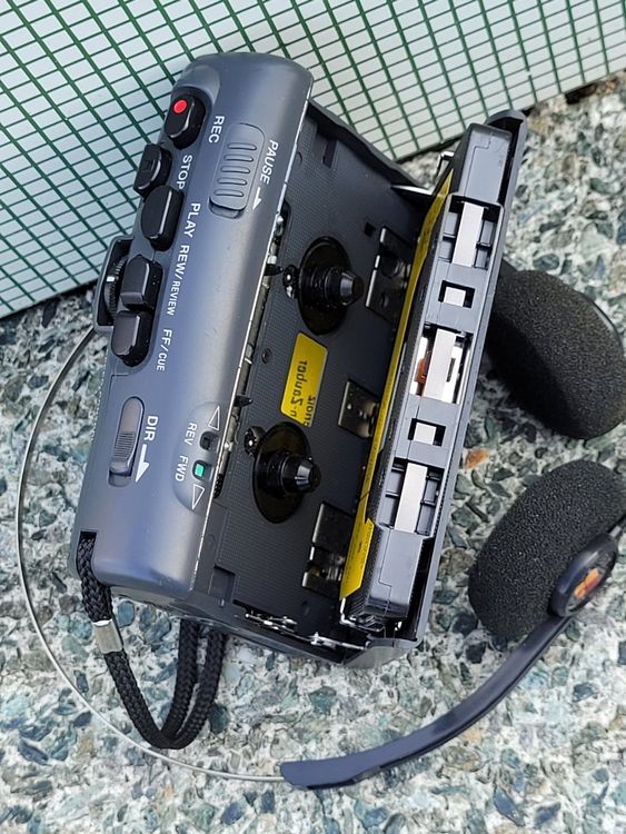 WALKMAN VINTAGE SONY TCM- 459 V corda a cassetta EUR 340,81 - IT