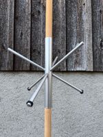 Designer Garderobe aus Holz und Aluminium