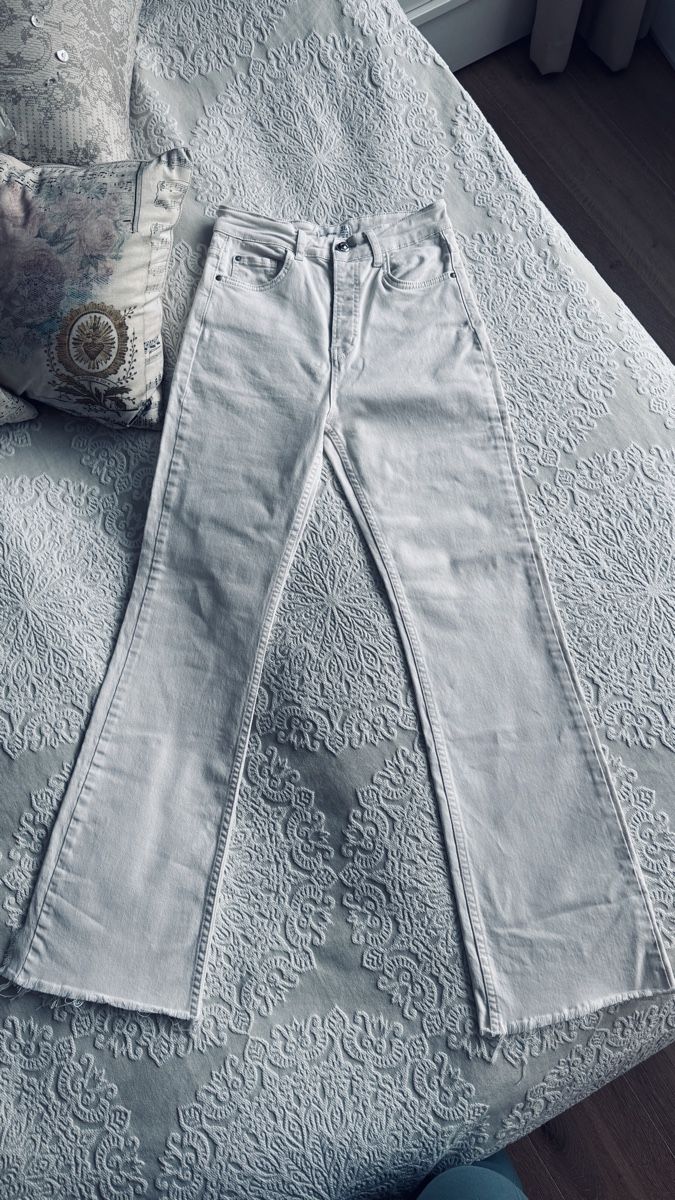 Stradivarius Jeans: Stradivarius Jeans Boot Cut – Nuovo (secondo la descrizione) da Hünenberg See venduto da Schulers
