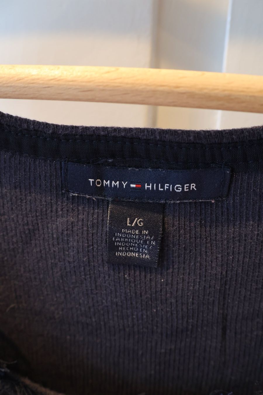 Tommy Hilfiger Top: Dunkelblaues Tommy Hilfiger Top – Usato da Winterthur venduto da jul_v9wx 3