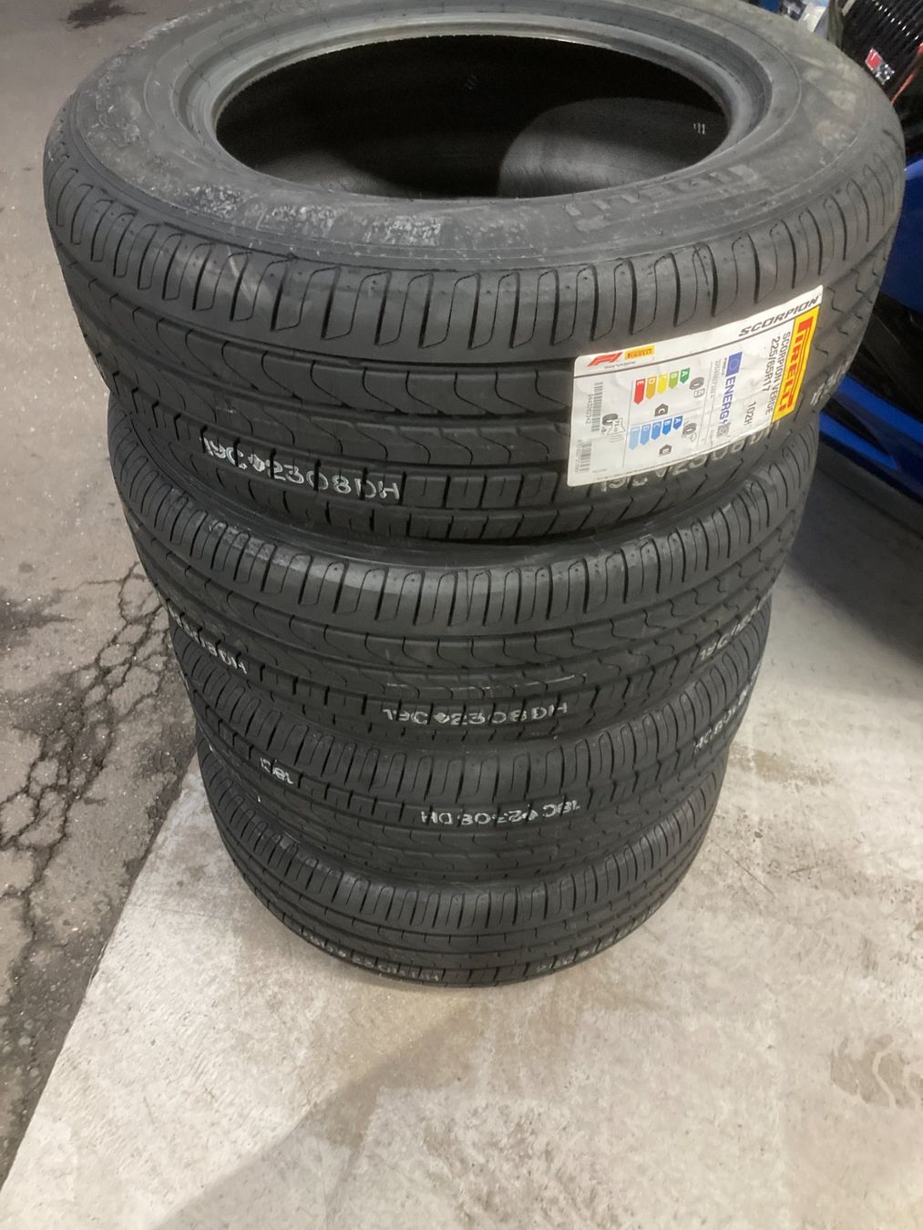 Pirelli Pneus & Kompletträder: 225/65R17 Sommerpneu Pirelli – Neu und originalverpackt aus Cham von WB2223
