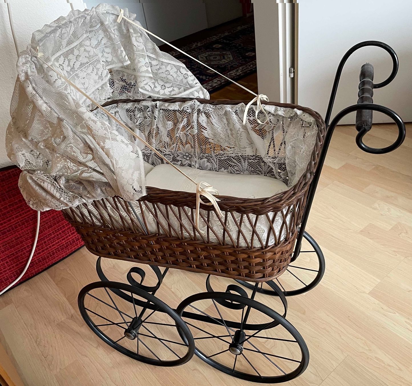 Carrozzine per bambole: Deko Antik-Puppenwagen – Usato da Steinmaur venduto da bikermac 2