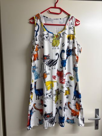 Kleid mit Katzenmotiv Grösse XXL neu