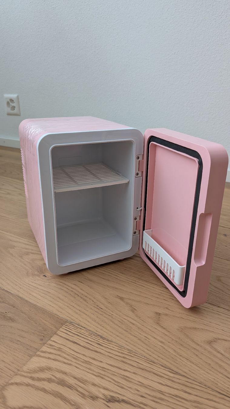 Kühlschrank: Kosmetik-Minikühlschrank – Neu (gemäss Beschreibung) aus Baden von ben_dm77 1