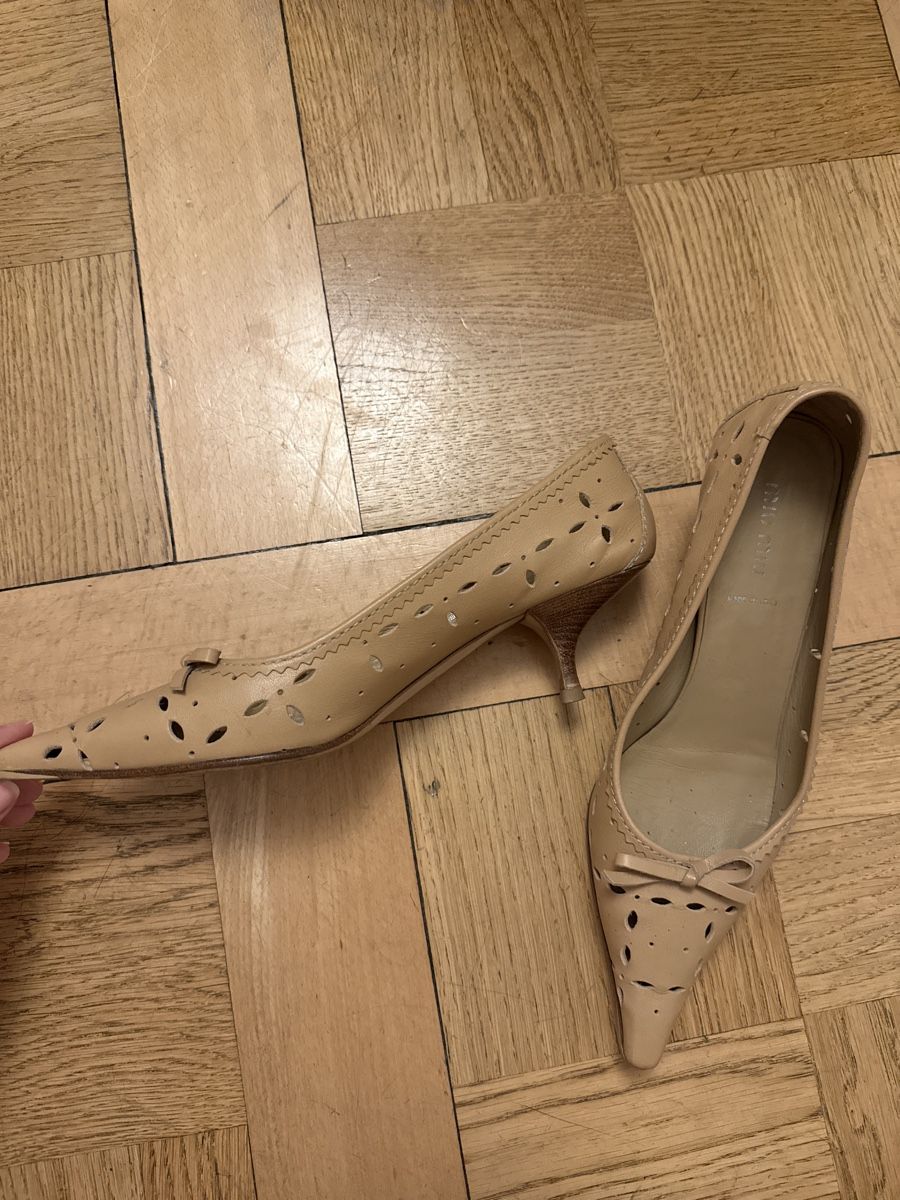 Miu Miu Chaussures femmes: Miu Miu pumps 39,5 – D'occasion à Genève par woo_qt79 1