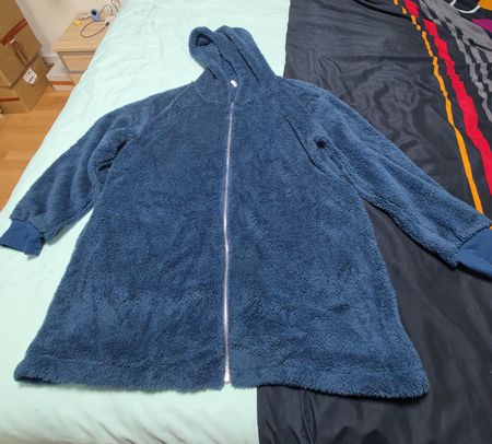 Kuschelige Plüschjacke mit Kapuze, Grösse XL, dunkelblau
