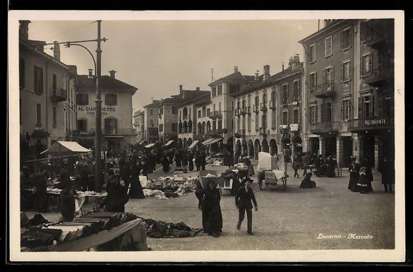 Cartes postales: Locarno, Mercato, Marktplatz mit vielen  – D'occasion à Berlin par bartko-reher