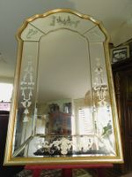 Viktorianische Spiegel - Kunstwerk in Goldrahmen.