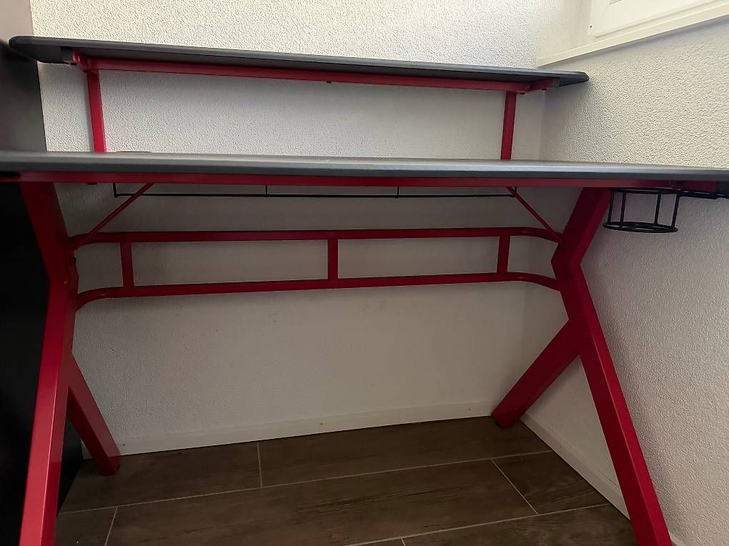 Conforama Scrivanie: Gaming Schreibtisch – Usato da Lenzburg venduto da ImRemind 1