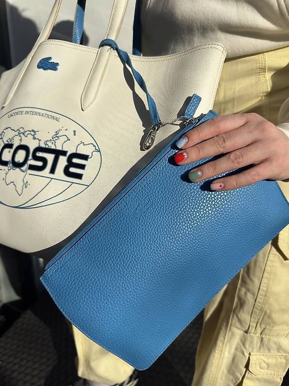 Lacoste Borse da donna: Grosse weisse Lacoste-Einkaufstasche mit Kosmetiktasche – Usato da Meggen venduto da gia_wz2q 1