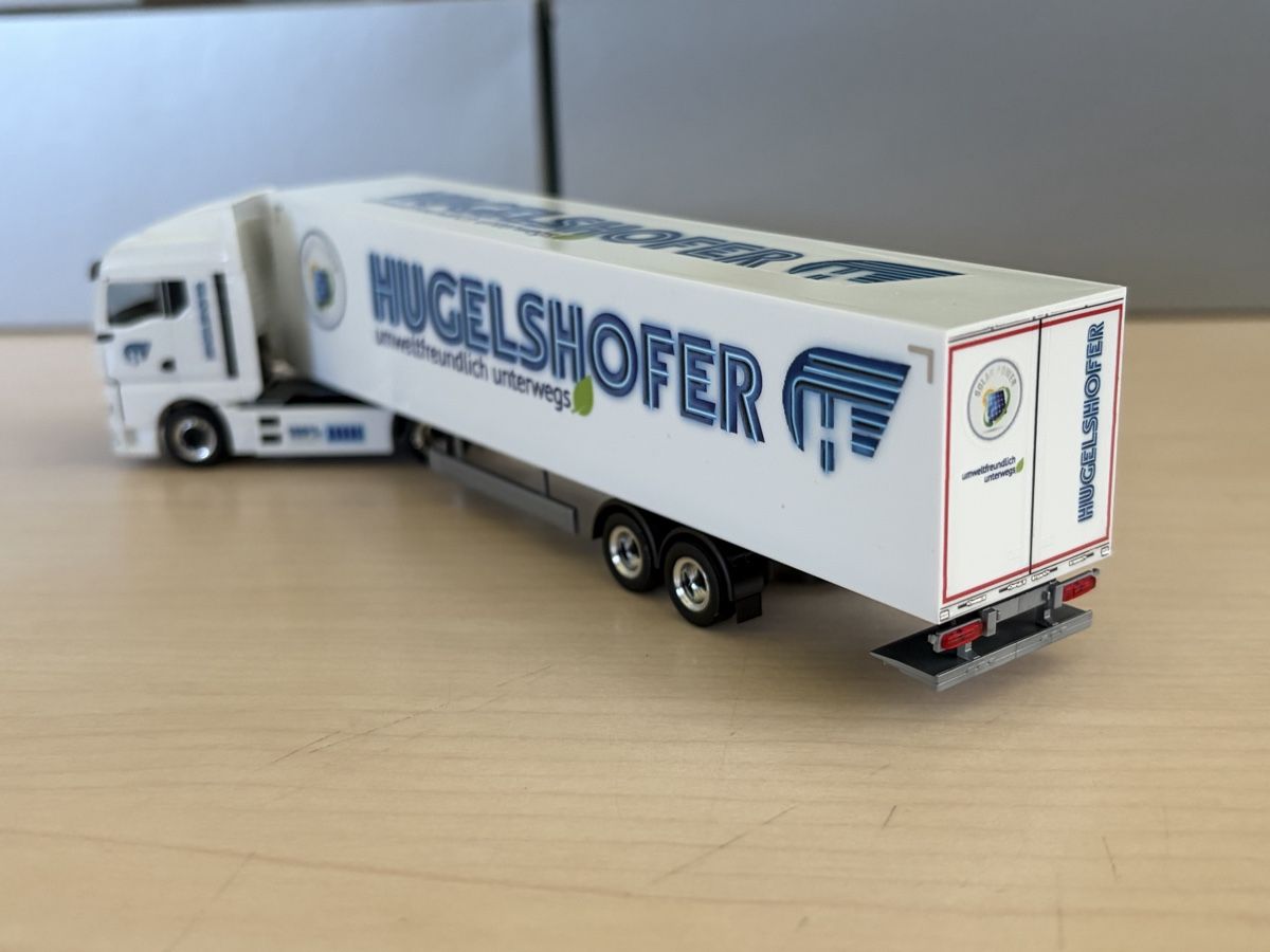 Herpa Modellini d'auto: MAN eTGX Hugelshofer  – Nuovo e nell'imballaggio originale da Felben-Wellhausen venduto da Mobil01 1