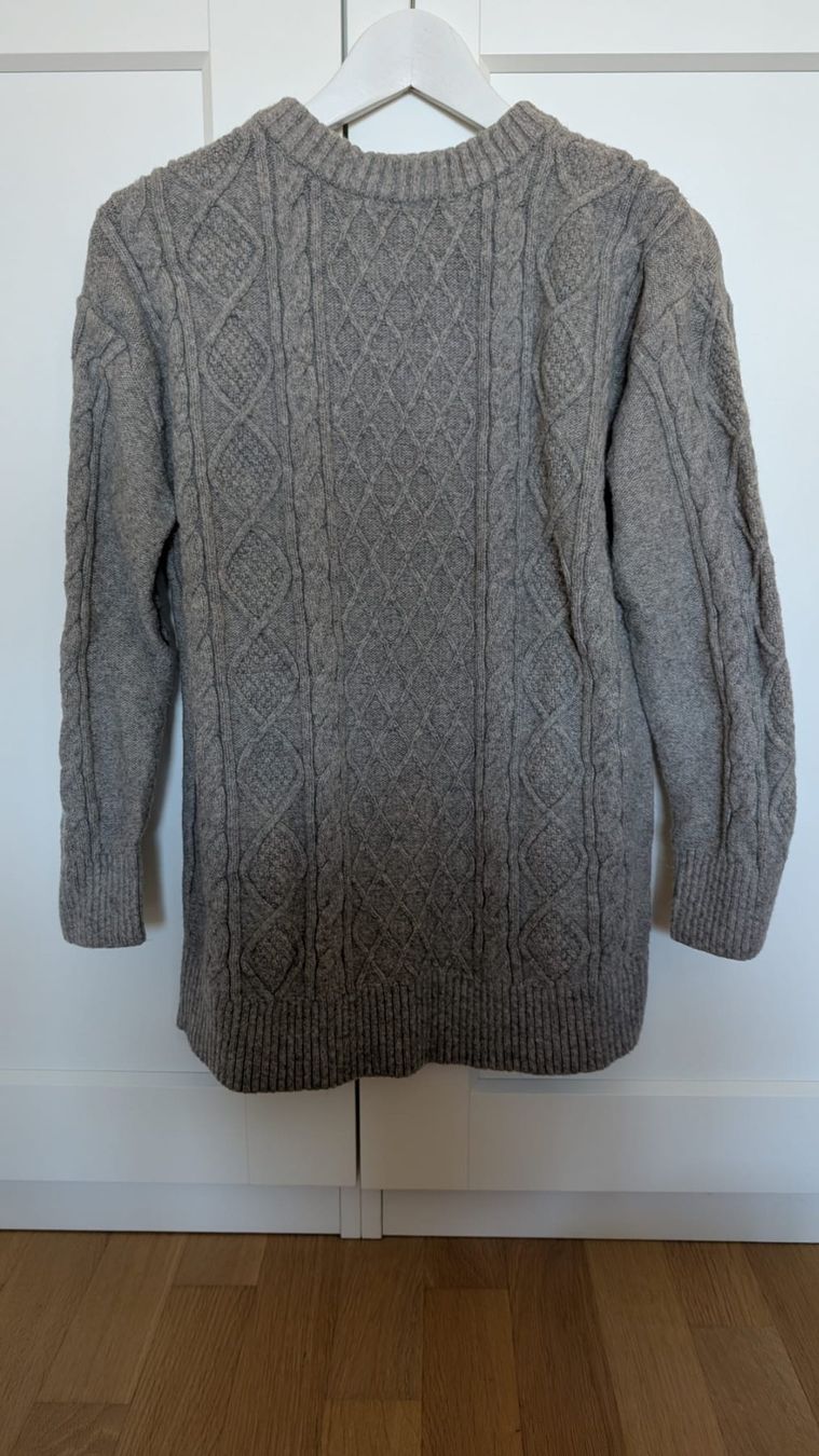 H&M Pullover & Sweatshirts: H&M Strickpullover, Grösse XS, Grau – Gebraucht aus Au SG von and_cra