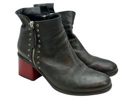 Bottines MALU cuir noir talon rouge. Pointure 40