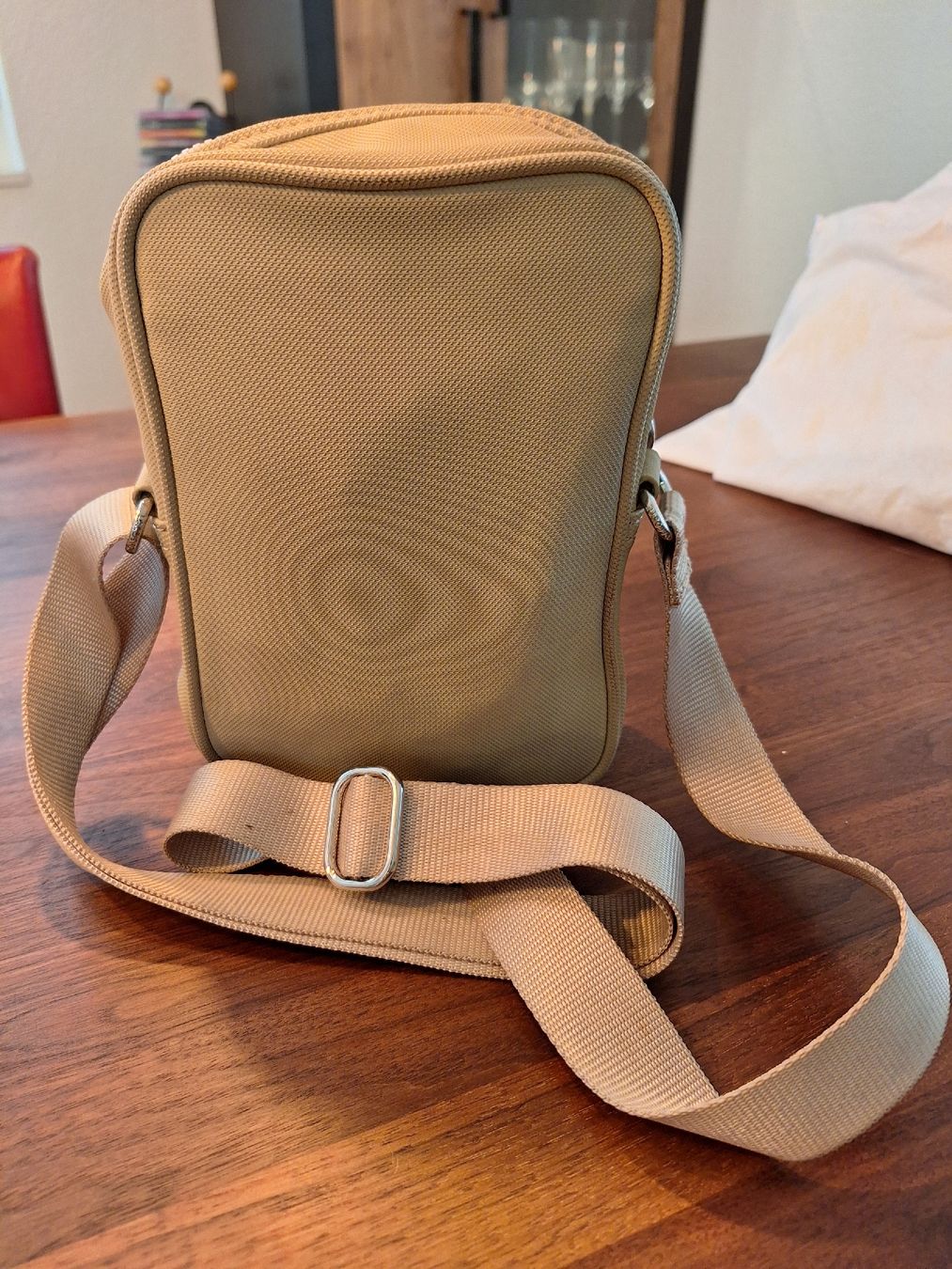 Lacoste Taschen: Umhängetasche Lacoste Canvas Beige Klein  – Gebraucht aus Spiez von Tanja_Strohmeier026 2