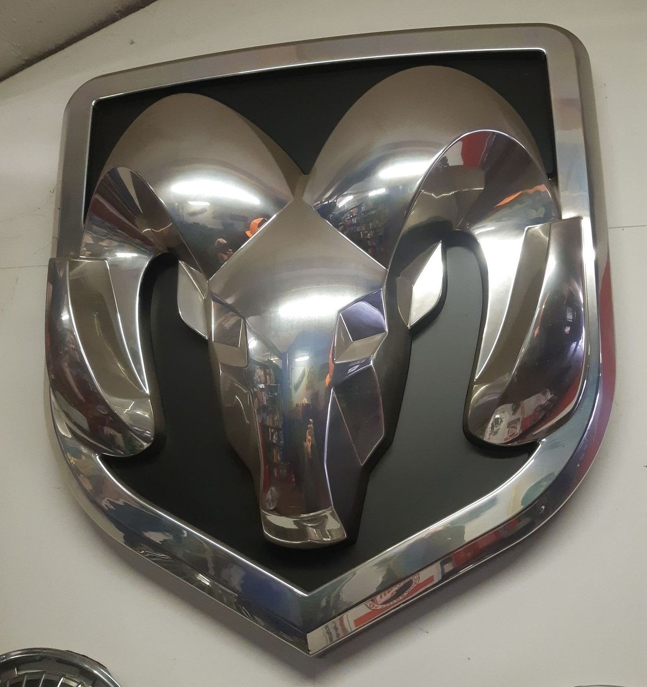 Tutte le decorazioni: Dodge Emblem aus Showroom – Nuovo (secondo la descrizione) da Dulliken venduto da Airliner2 1