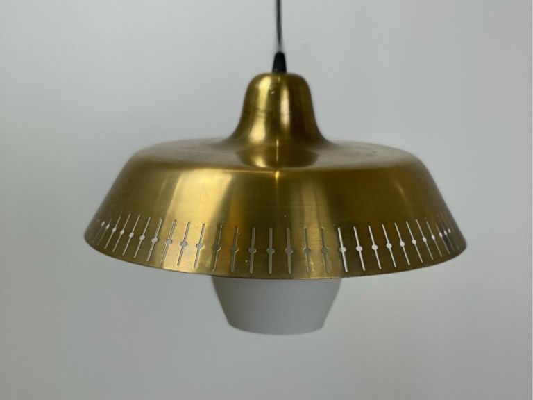 Lampade: Dänische MCM Lampe Bent Karlby Messing & Opal – Usato da Basel venduto da MidMod20C