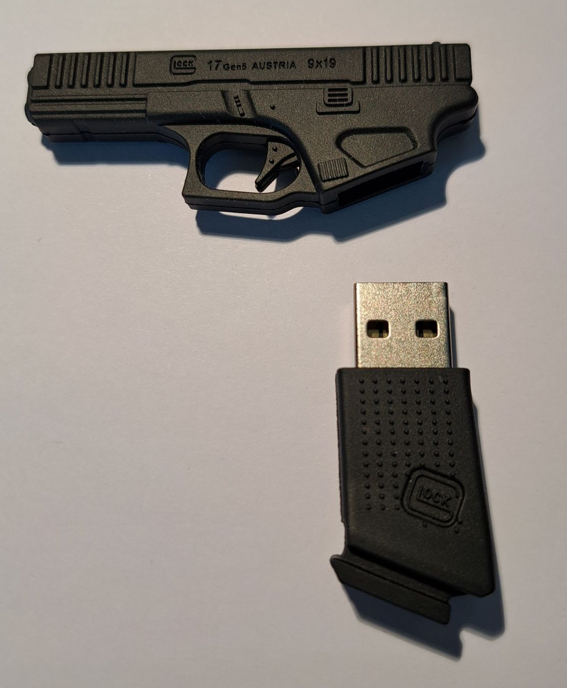 Chiavette USB: USB Stick in Form von "Glock 17" – Nuovo (secondo la descrizione) da Bellikon venduto da cebas23 1