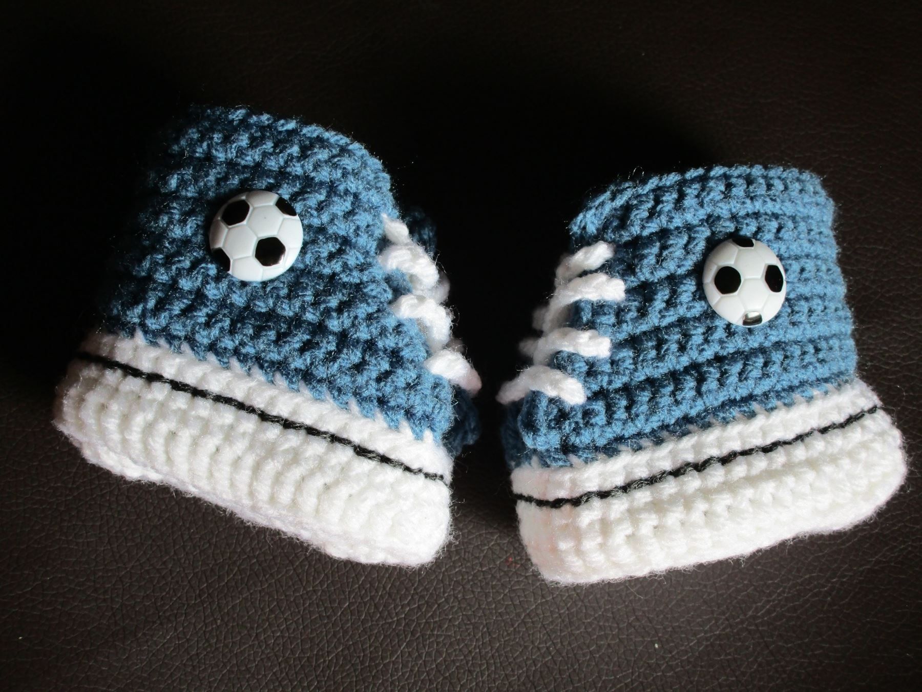 Sonstiges für Kind & Baby: Babyschuhe Hand gehäkelt (9cm) – Neu (gemäss Beschreibung) aus Leuk Stadt von Simone_RZ
