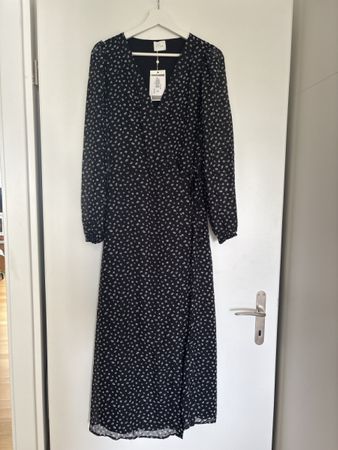 Robe portefeuille Vila motif floral noir taille 38 neuf