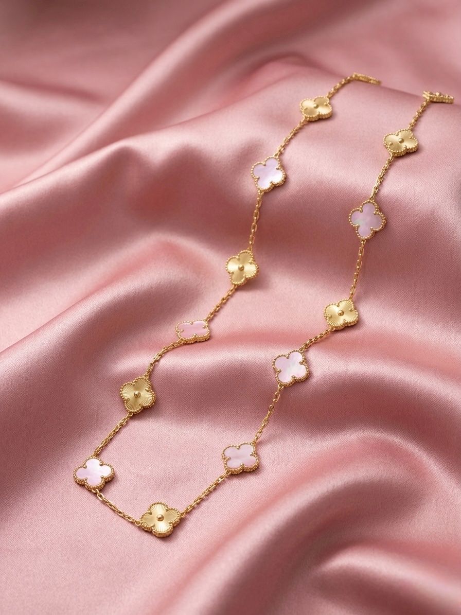 Catenine: Collier Jardin de Trèfles roses – Nuovo e nell'imballaggio originale da St-Maurice venduto da Sandrinette123 1