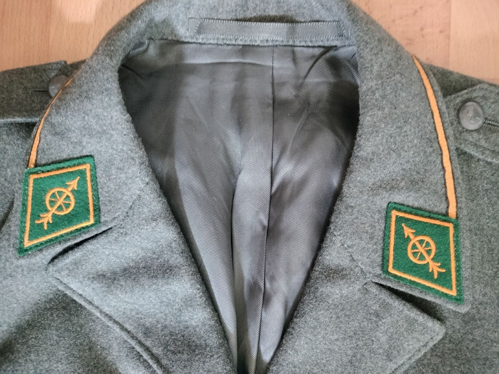 Schweizer Armee Uniformi: Antike Schweizer Armee Militär Uniform – Usato da Schwanden Sigrisw venduto da cadieux71 1