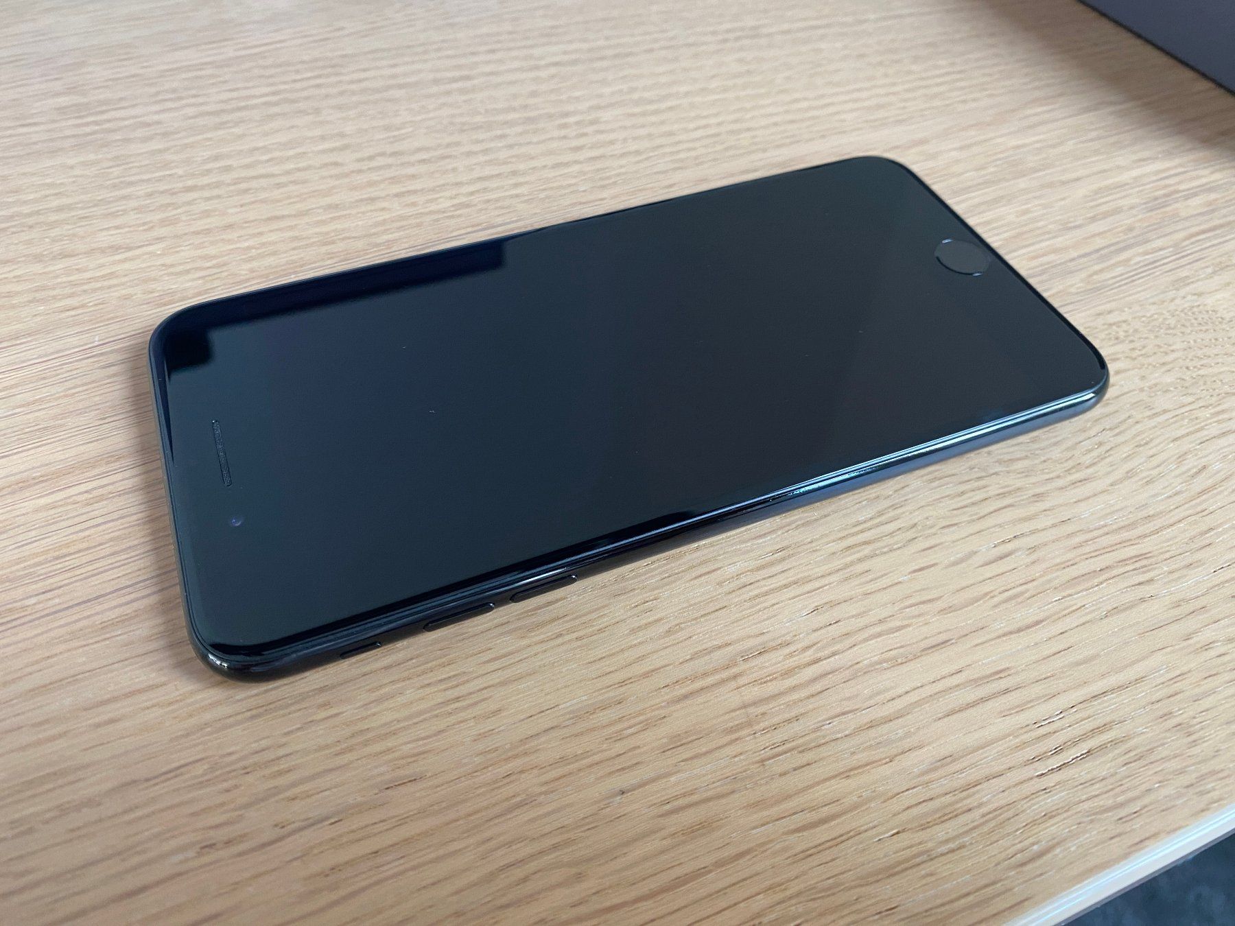 Apple Telefoni cellulari / Smartphones: Apple iPhone 7 Plus 256GB Jet Black mit Originalverpackung – Usato da Wetzikon ZH venduto da BackToRetro 2