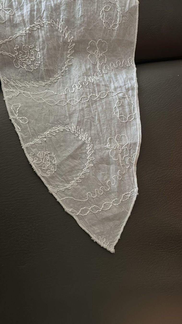 Foulard & Sciarpe: Sciarpetta bianca leggera ricamata – Usato da Melano venduto da H-Sara 3