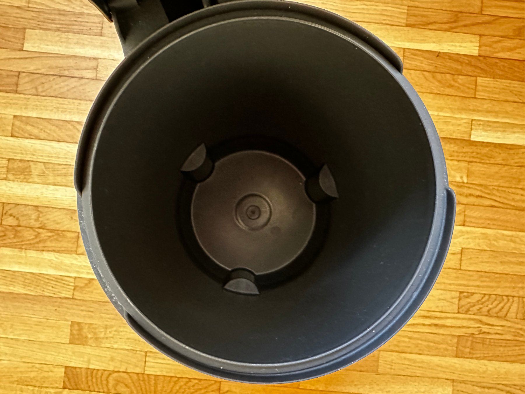 Brabantia Cestini per rifiuti: Brabantia NewIcon Treteimer Mattschwarz 5L – Usato da Lausanne venduto da brixton 4