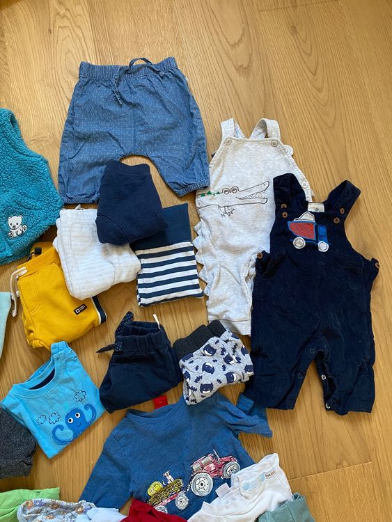 Ensembles coordonnés: +++TOP XXL Kleiderpaket Boys 62+++ 37 Teile!!! – D'occasion à Trachslau par M_Schmid81 5