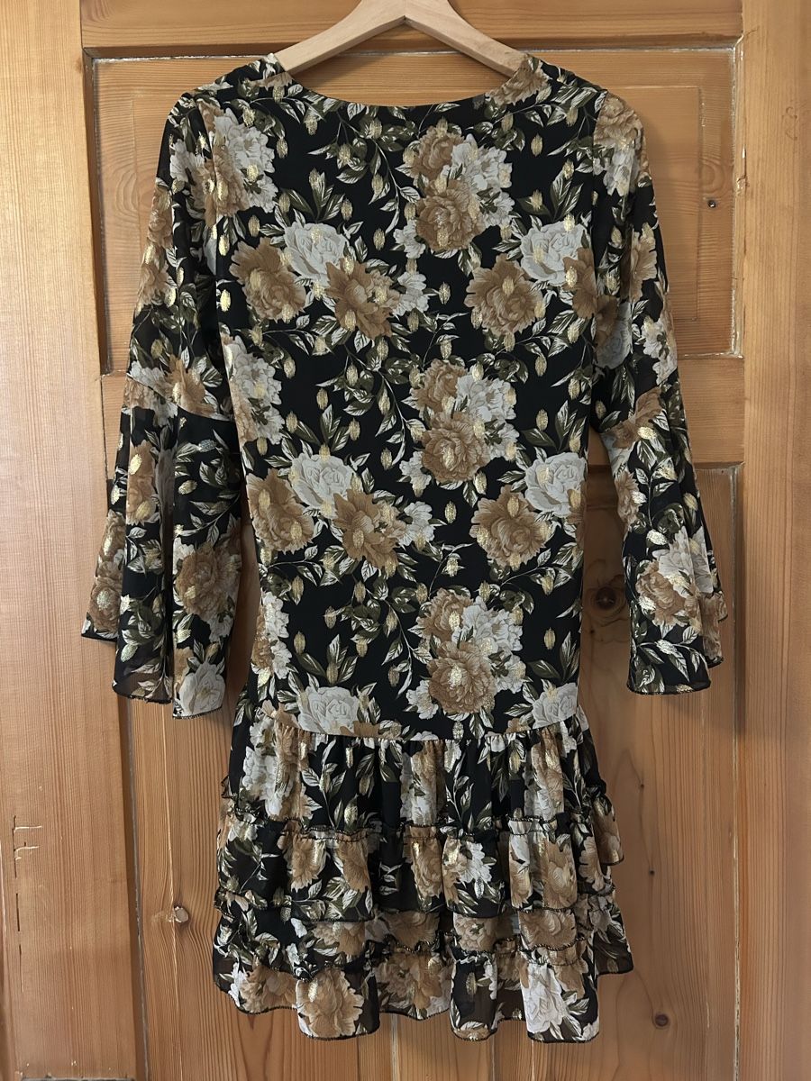 Zebra Kleider: Schönes Zebra Kleid mit Blumenmuster, Grösse S – Gebraucht aus Frauenfeld von jae_vs6j 1