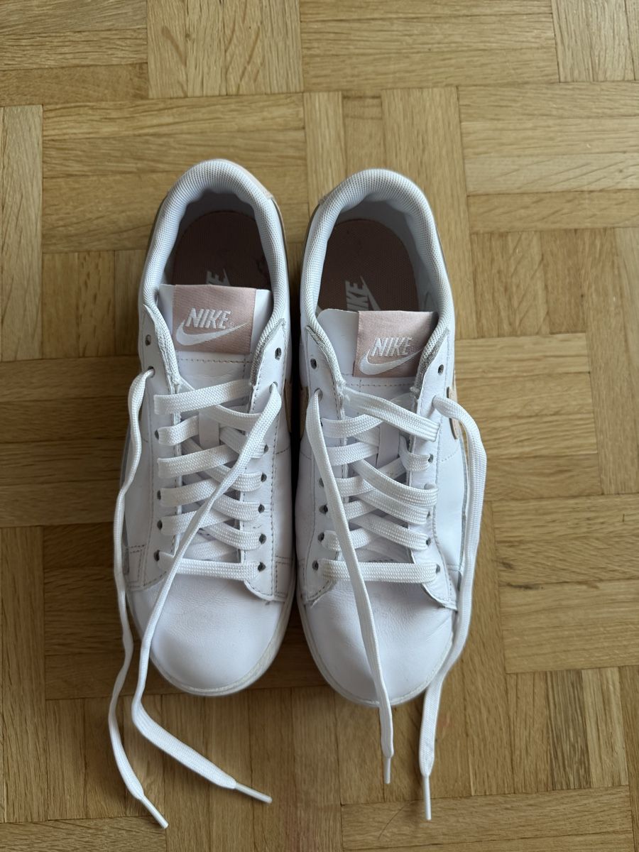 Nike Scarpe da donna: Nike Schuhe, Grösse 37.5 – Nuovo (secondo la descrizione) da Kleinandelfingen venduto da les_gb7w