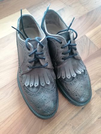 Schuhe im britischen Stil
