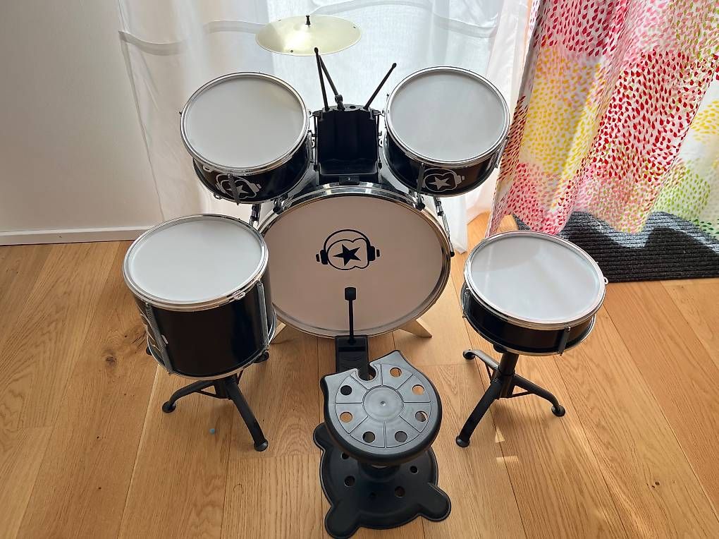 Hocker: Batterie avec tabouret – Gebraucht aus Fribourg von thundero7 1