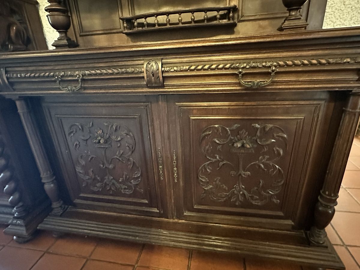Credenze: Antique Oak Cabinet with Carved Relief – Usato da Villmergen venduto da JacRon 4