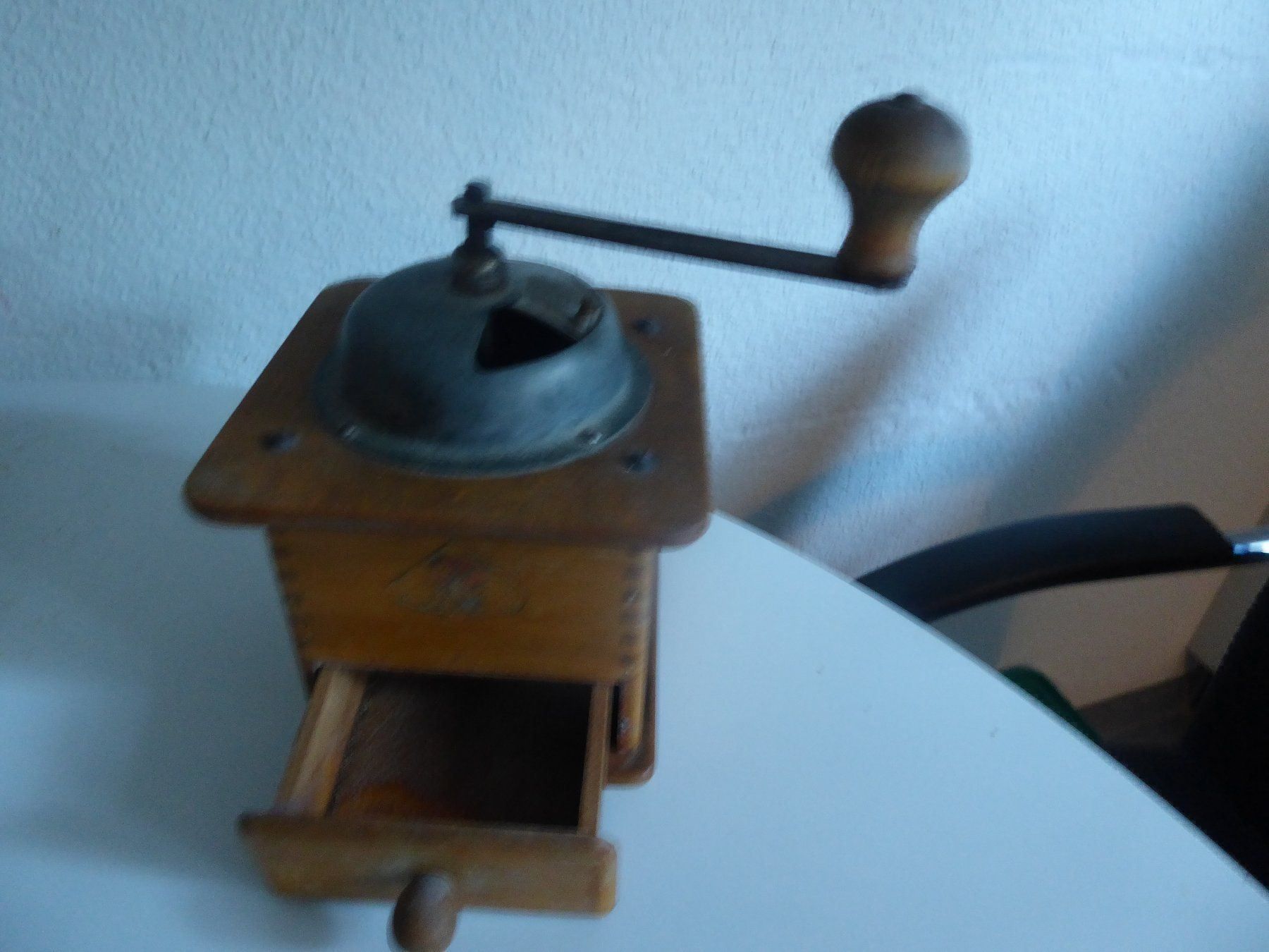 Küchengeräte: schöne alte Kaffee - Mühle – Gebraucht aus Zürich von Chaeffeler 2