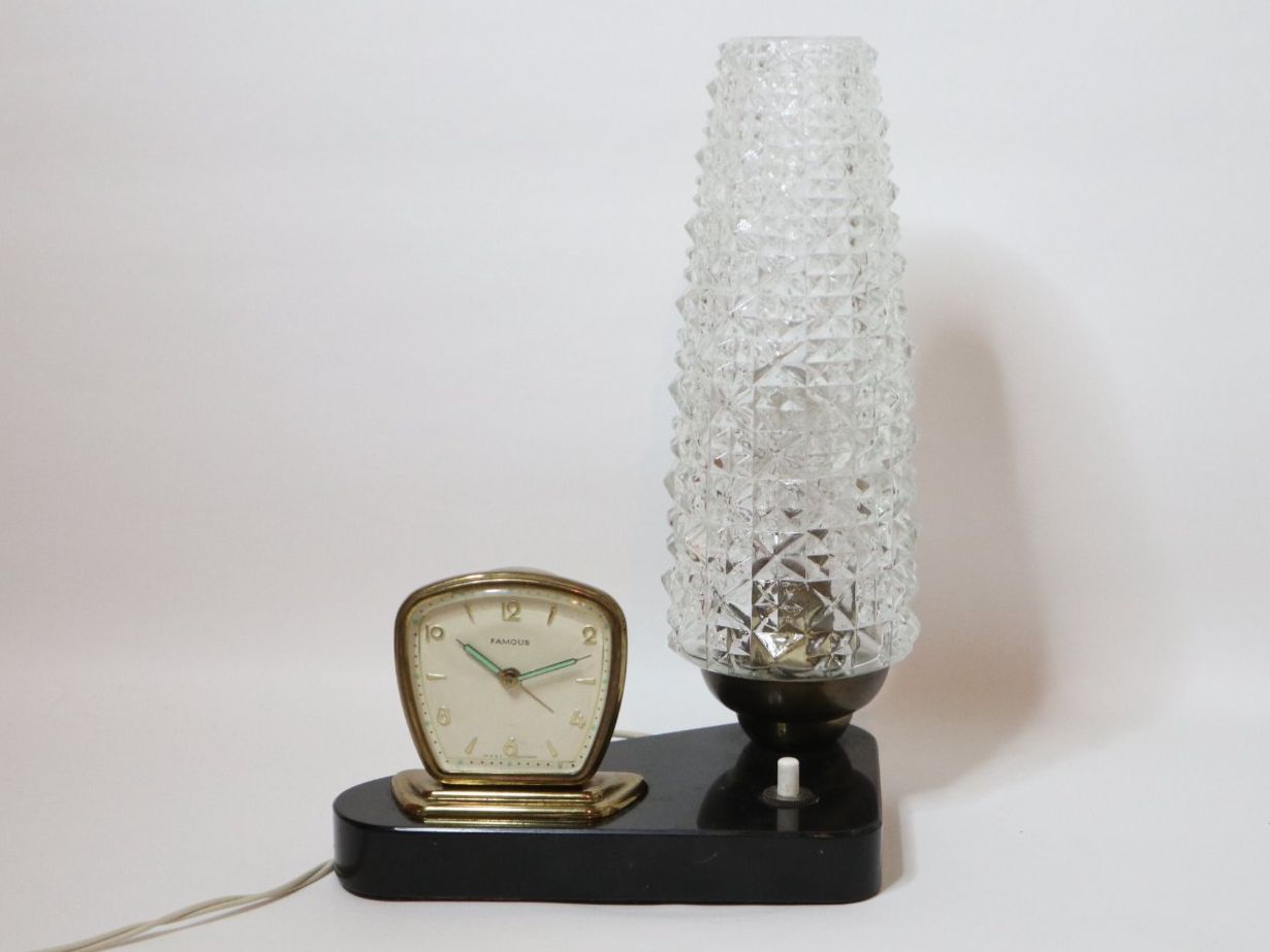 Stand- & Wanduhren: Antike Nachttischlampe mit Wecker Vintage – Gebraucht aus Eschenbach SG von Astalavista