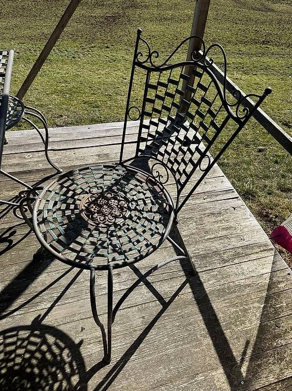 Set di tavolo e panche: Gartentisch aus Eisen mit passenden 4 Stühlen – Usato da Schwellbrunn venduto da Magdalena888 3