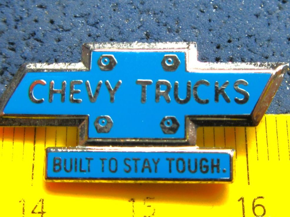 Chevrolet Placchette & Badge: CHEVY TRUCKS 2NÄGEL-PIN ENAMEL MIT SECURITY-CLIP – Usato da Ettingen venduto da Hausi4711 1