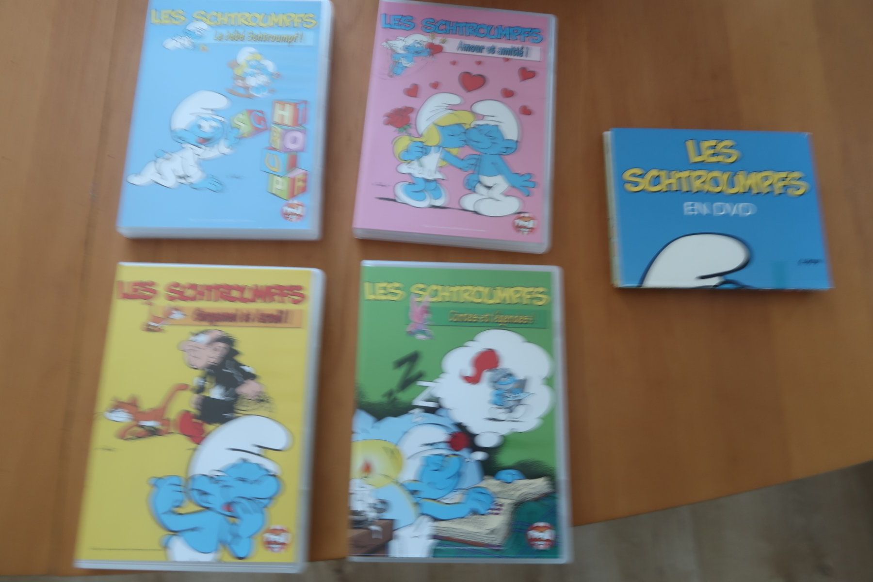 Tutti i DVDs: Coffret 4 DVDs      SCHRTOUMPFS     en français – Usato da Porrentruy venduto da tupatup 3