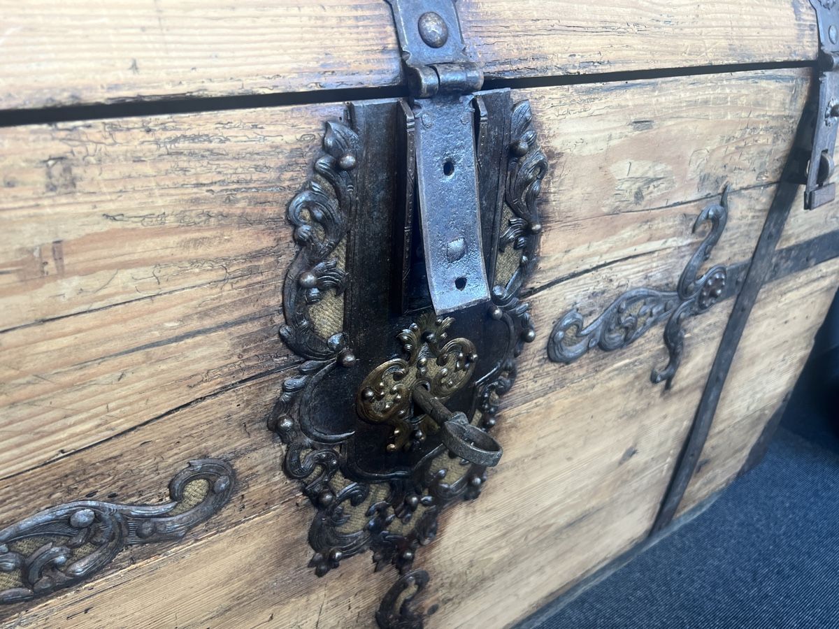 Cassapanche: Barocke Bogentruhe Herrschaftlich – Usato da Gossau SG venduto da Keller-Antiques 2