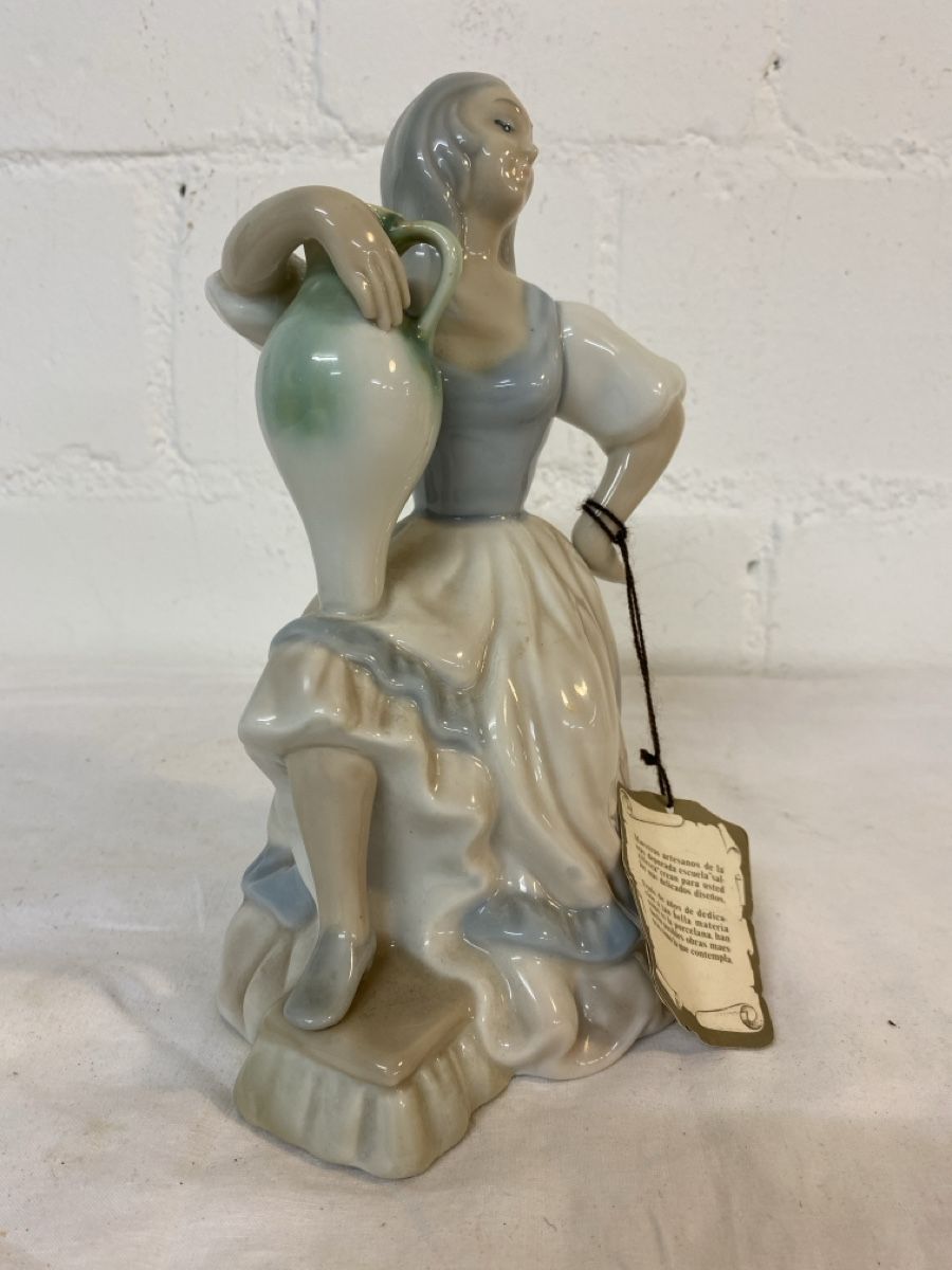 Skulpturen & Statuen: Schöne Porzellanfigur, Wasserträgerin – Gebraucht aus sursee von trilli-tralli 9