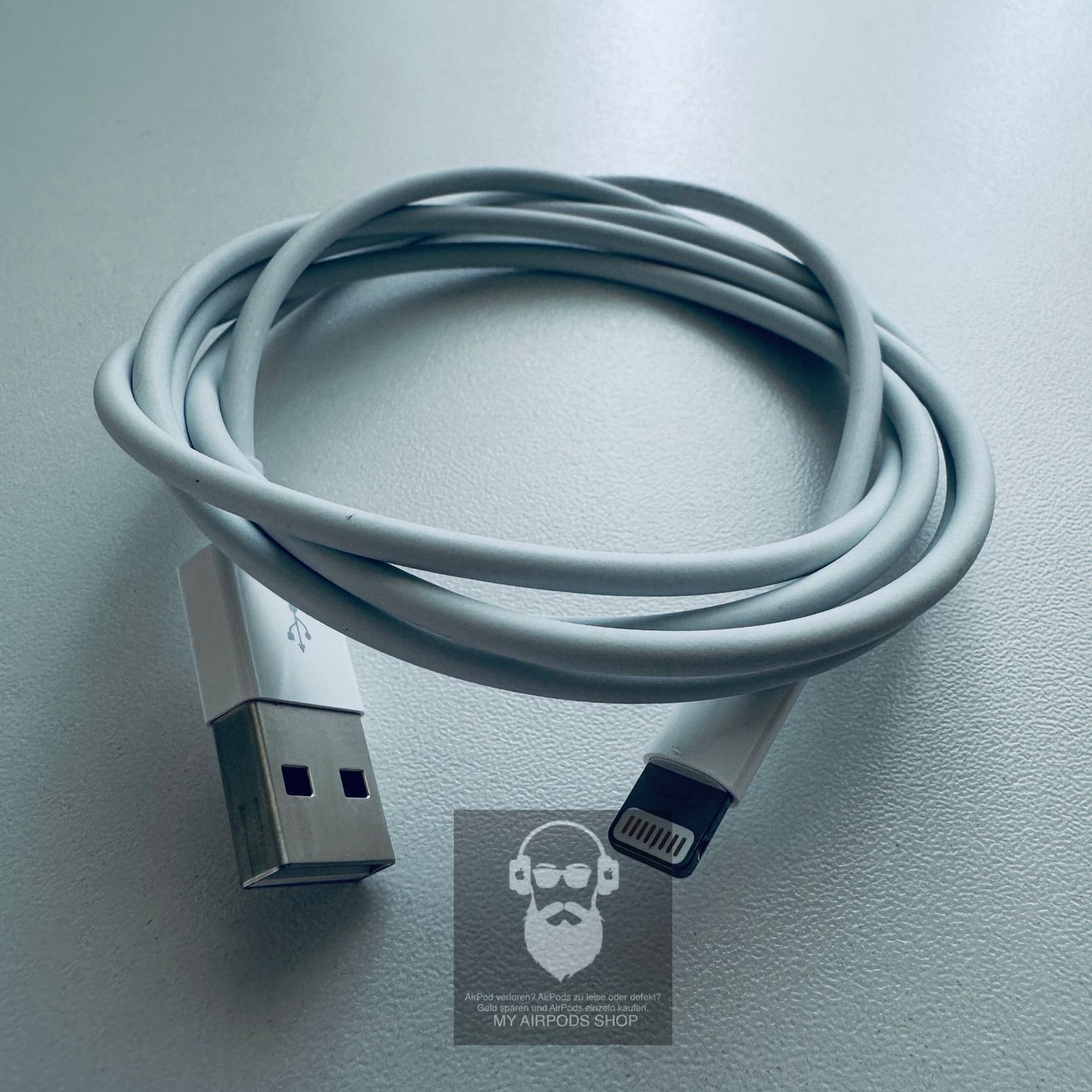 Apple Kabel: Original Apple Lightning auf USB-A Kabel 1M Fabrikneu – Neu (gemäss Beschreibung) aus Basel von MY.AIRPODS.SHOP 1