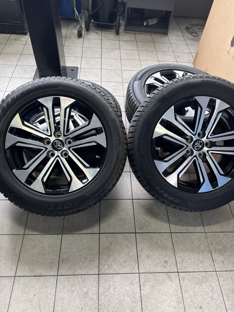 Pneumatici & Ruote complete: Toyota Rav 4 Winterkompletträder  – Usato da Oftringen venduto da lar_569b