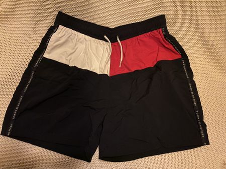 Shorts Tommy Hilfiger taille 14-16 ans