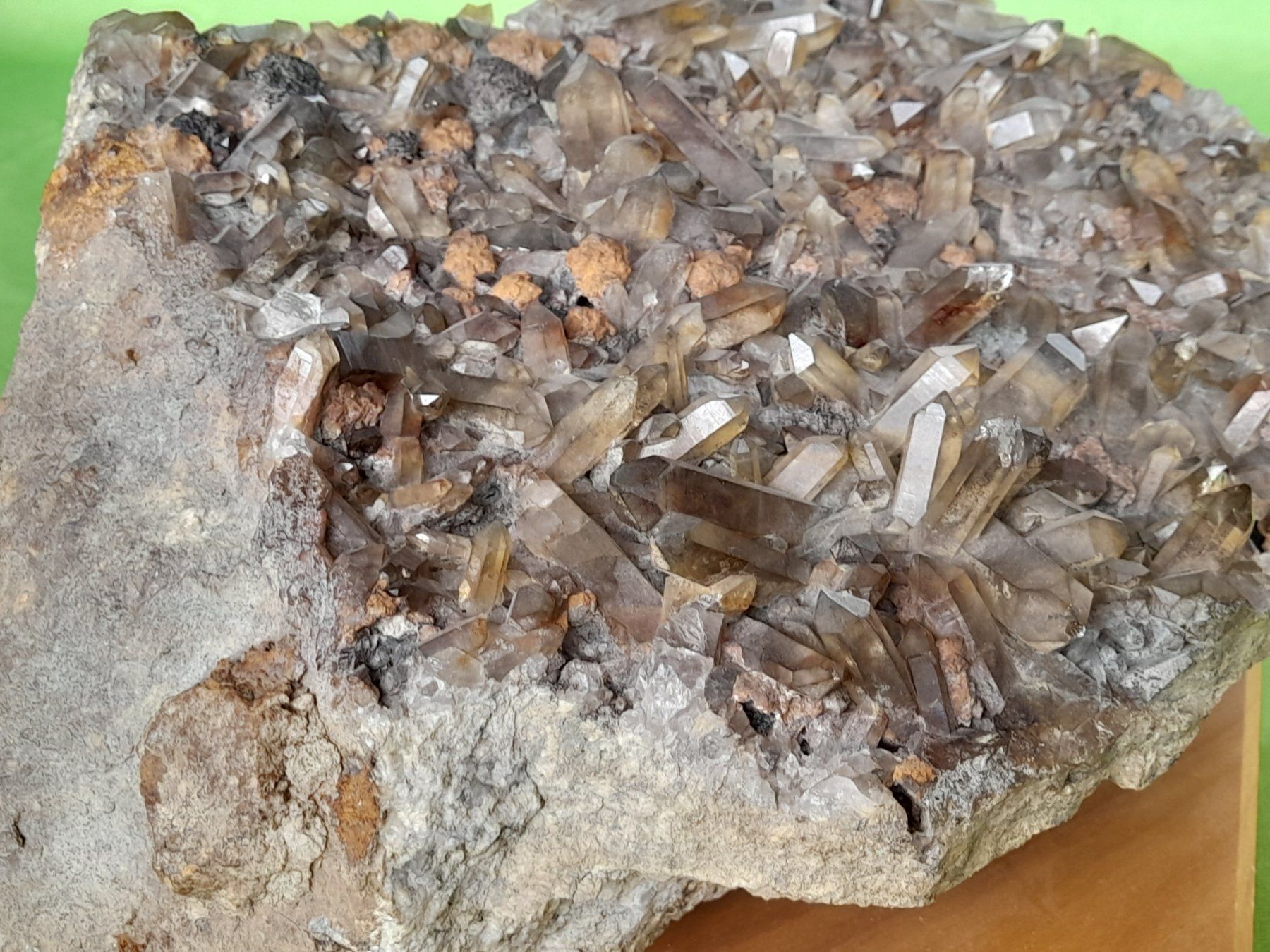 Minerali & Pietre curative: Bergkristall/Rauchquarz-Stufe gross – Usato da Aeschi b.Spiez venduto da 52_wochen 3